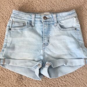 LIGHT WASH JEAN SHORTS
